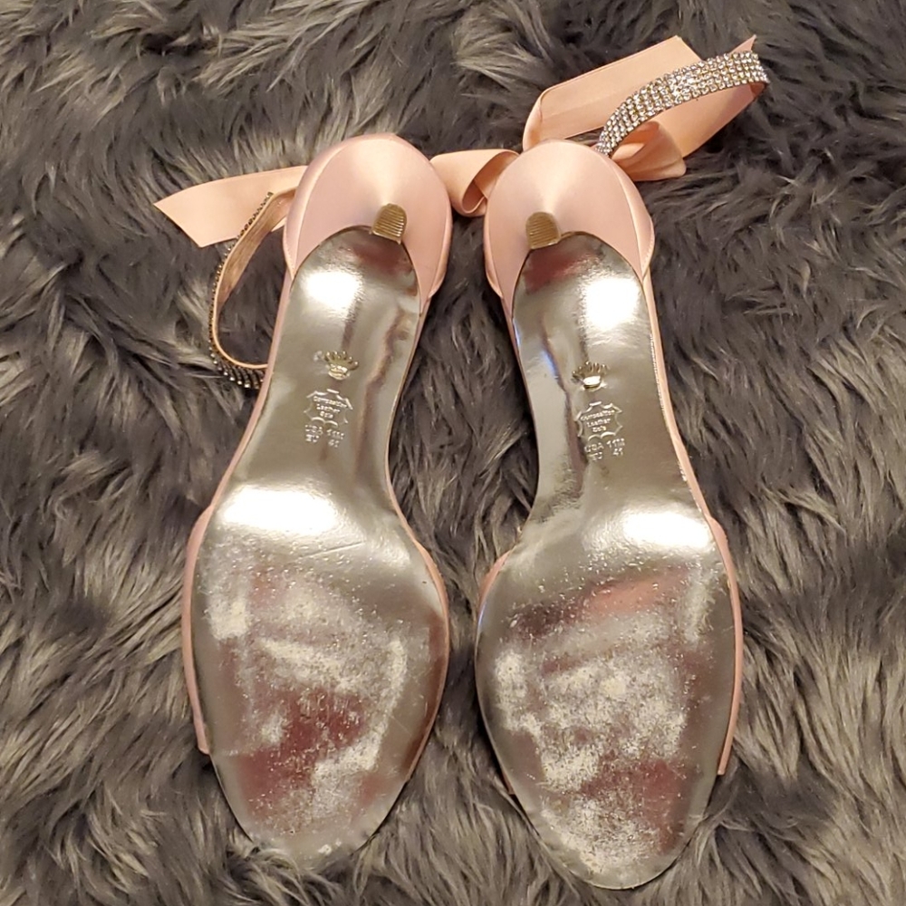 Shoe - Picture 3 of 5